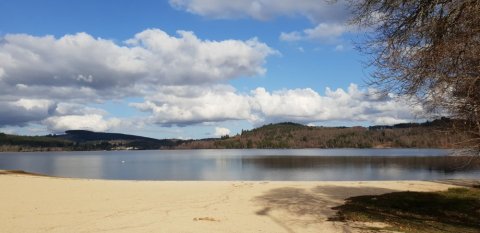 Locations de vacances de 2 à 8 personnes au bord du lac de vassivière