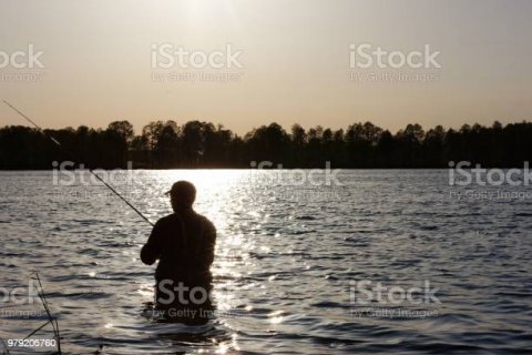 Pêche aux carnassiers sur la lac de vassivière en limousin